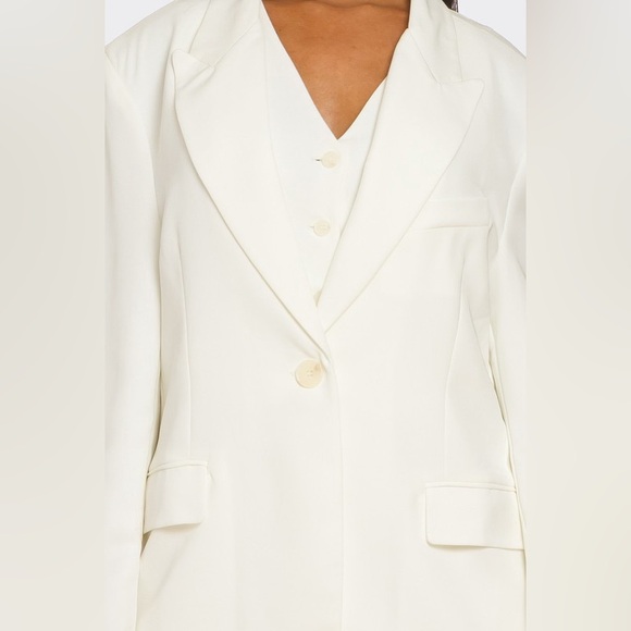 Oversized Blazer with Light Shoulder Pads in Off White - Picture 2 of 6
